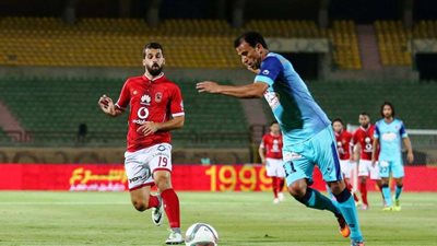 لاعب الأهلي السابق يطرق أبواب النادي مجددًا