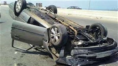 انقلاب سيارة ملاكي أعلى كوبري أكتوبر.. (صور)