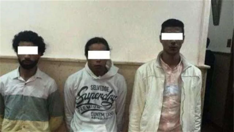 تصوير موظف عاريًا أمام محل سكنه لخلافات مالية
