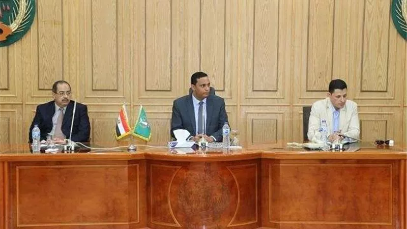 سكرتير عام المنوفية يعقد اجتماع طارئ لمناقشة اجراءات مواجهة مرض الجلد العقدي