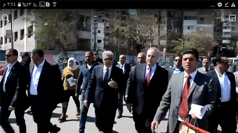 القائم بأعمال السفارة الأمريكية يتجول بشوارع المنيا