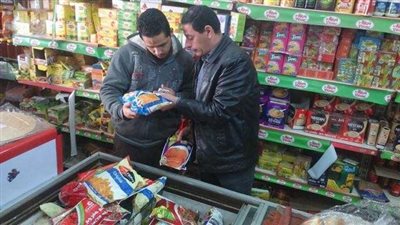 ضبط سلع غذائية منتهية الصلاحية بالفيوم
