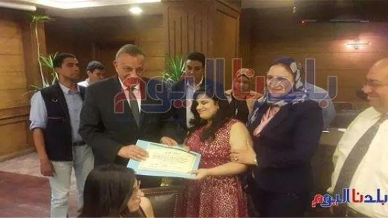 محافظ الجيزة يكرم أوائل الثانوية العامة (صور)