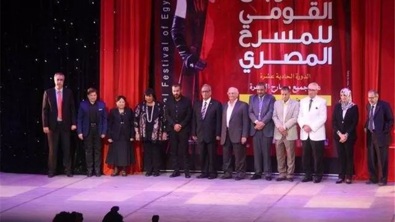 ”القومي للمسرح” يكرم نجومه بدار الأوبرا.. (صور)