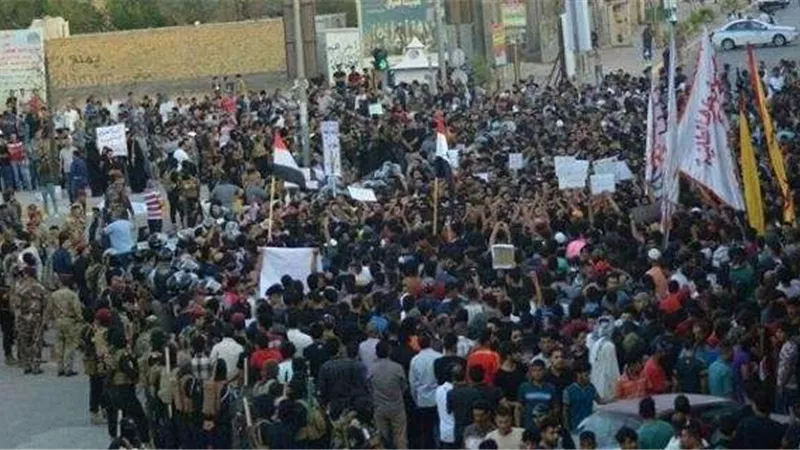 خاص لبلدنا اليوم| بالفيديو.. مظاهرات عارمة أمام مبنى محافظة بغداد بالعراق