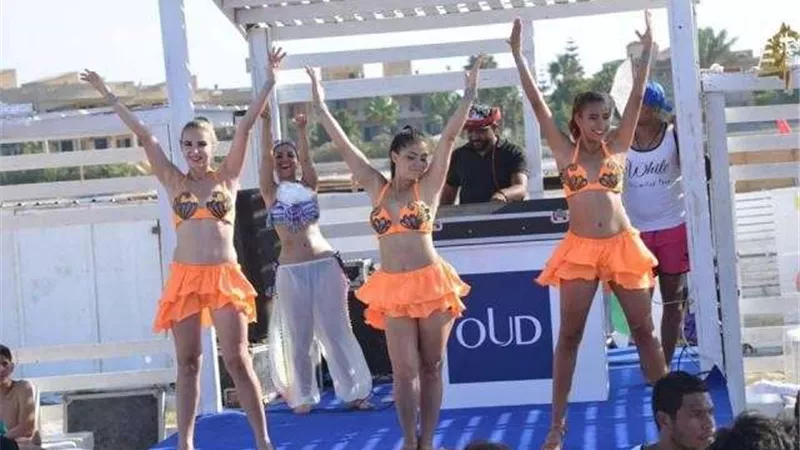«فيكتوريا» تشعل الأجواء بحفل «white beach marina 5» (صور)