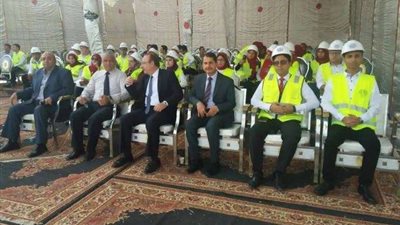 بالطبل البلدي والمزمار.. كهرباء بني سويف تتزين لافتتاح السيسي لها (فيديو وصور)