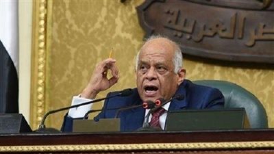«عبد العال» يحذر النواب: ممنوع القراءة من الورق