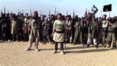 إعدام 3 من عناصر «داعش» على يد الأهالي في السويداء السورية (صورة)