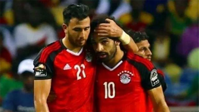 ”صلاح” يداعب ”تريزيجيه” على ”تويتر”:”اتفضل يازميلى”