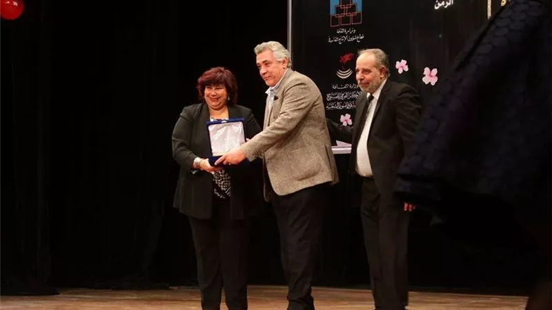 بالصور.. تكريم أسرة 