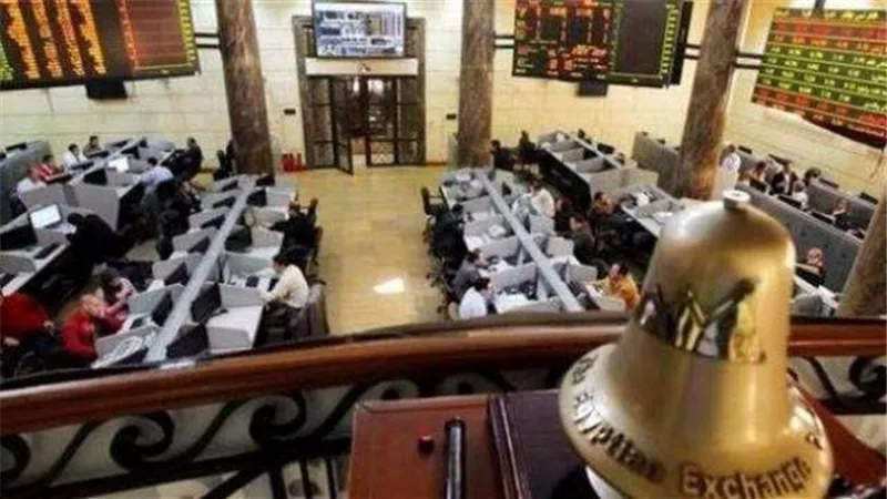 ننشر أسعار العملات العربية والأجنبية بالبنوك اليوم