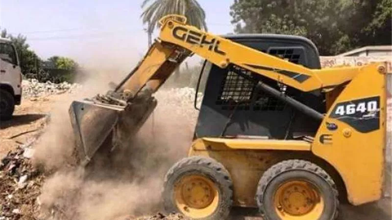 عبد المنعم : رفع 320 طن مخلفات صلبة وتراكمات في حملات مكبرة بسوهاج