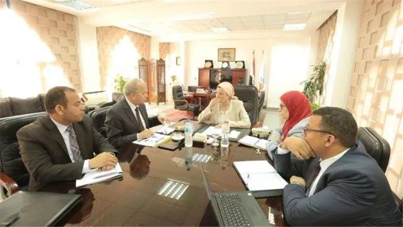 وزيرة البيئة تجتمع بمحافظ القليوبية لحل مشكلة «زرائب الخصوص»