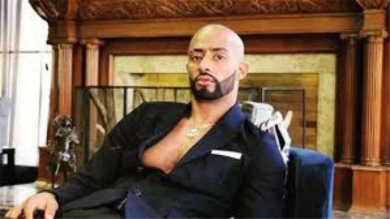 بعد طرح «أنا الملك».. محمد رمضان يتصدر «تويتر».. والجمهور: ”فاضل كليب ويدعي الألوهية”
