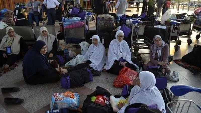 بالصور.. حجاج فلسطين ينهون إجراءات السفر بمطار القاهرة