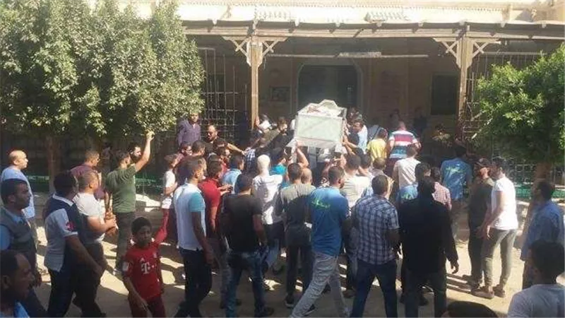 بالصور.. الآلاف يشيعون جنازة مسعف الإسماعيلية