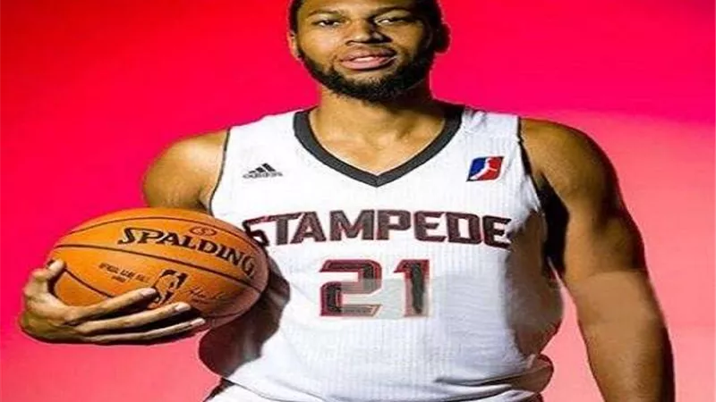 نجم السلة الأمريكية لـ«بلدنا اليوم»: لا أخاف من تجربة الأهلي لأنه شبيه بـ«NBA»
