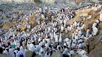 بث مباشر.. وقوف الحجاج على عرفات لأداء الركن الأعظم