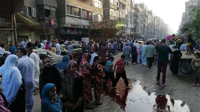 نزيف من دماء الأضاحي يغطي شوارع القاهرة في أول أيام العيد