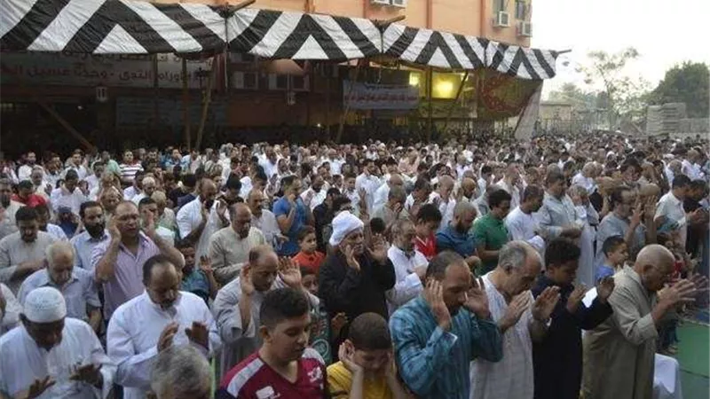صلاة عيد الأضحى من مسجد النور المحمدي بالمطرية.. (صور)