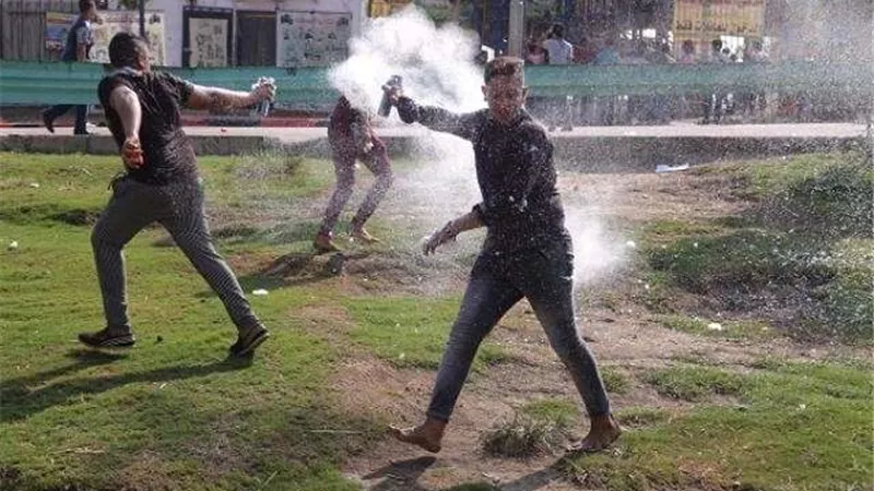 «الثلج» يغطي حديقة الفسطاط أول أيام عيد الأضحى