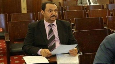 برلماني يرفض مقترح «تشميع المحال التجارية»