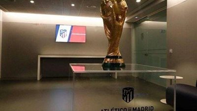نجوم «الديوك» في صفوف أتليتكو مدريد يقدمون كأس العالم لجمهورهم الليلة
