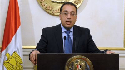«مدبولي» يستعرض استراتيجية الخدمات المالية غير المصرفية
