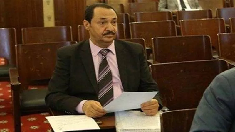 برلماني يرفض مقترح «تشميع المحال التجارية»
