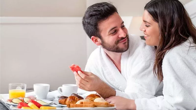 للمتزوجين.. تجنب هذه الأطعمة فقد تؤثر على العلاقة الحميمية