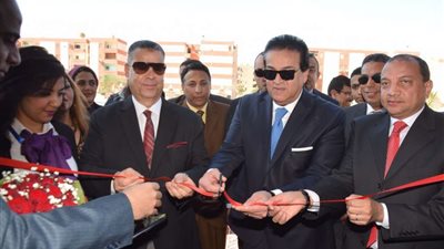 وزير التعليم العالي يفتتح دار الضيافة بجامعة بني سويف