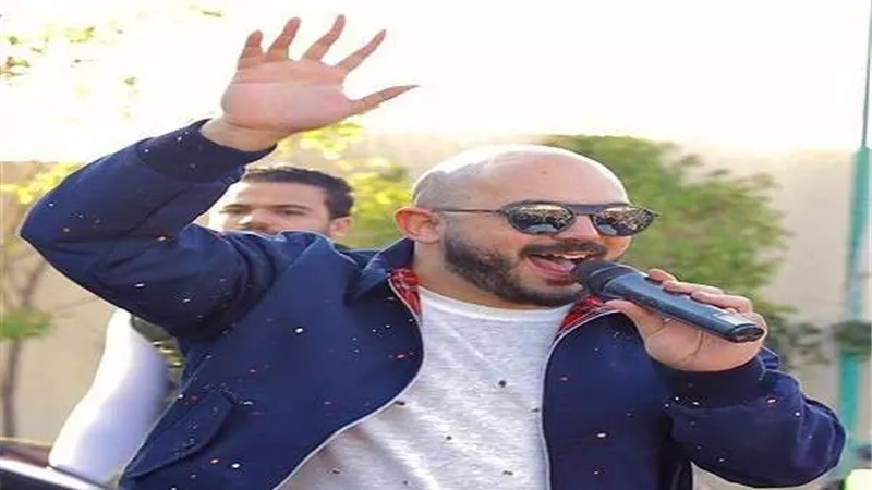بالصور.. محمود العسيلي ينفذ وعده بتحقيق حلم إحدى معجباته
