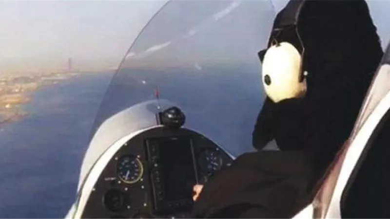 السعودية تُعطي 5 سيدات الرخصة للتحلق في الجو
