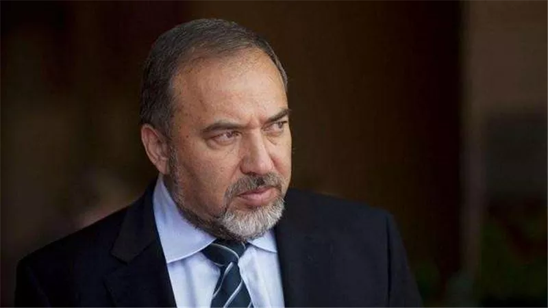 وزير الدفاع الإسرائيلي يكشف تفاصيل صفقة صواريخ خطيرة على الشرق الأوسط