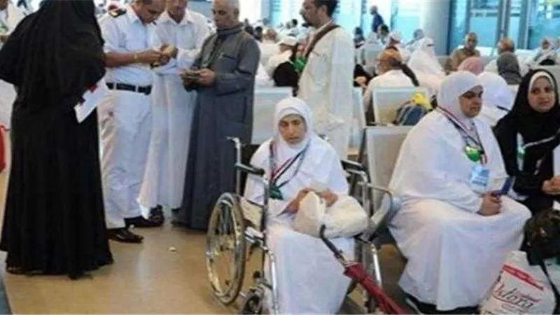 مطار القاهرة يستقبل 12 رحلة حجاج بعد انتهاء مناسك الحج