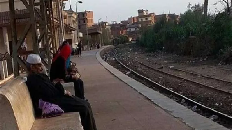 حريق بالقطار القادم من السنطة في الغربية وتعطل الحركة ساعتين