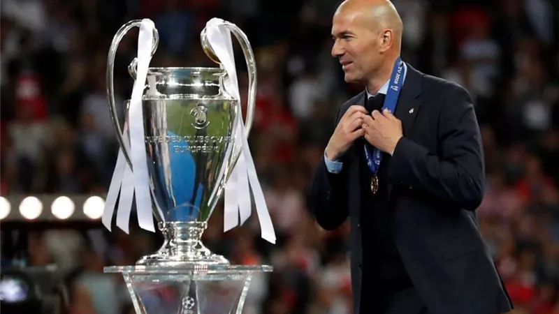 تقارير إسبانية تكشف صفقة حسمها ريال مدريد وأخرى طلبها زيدان
