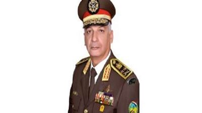 وزير الدفاع يزور المرضى بالمستشفيات العسكرية