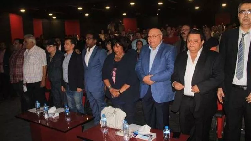 بالصور.. حفل تخرج دفعة من الفنانين