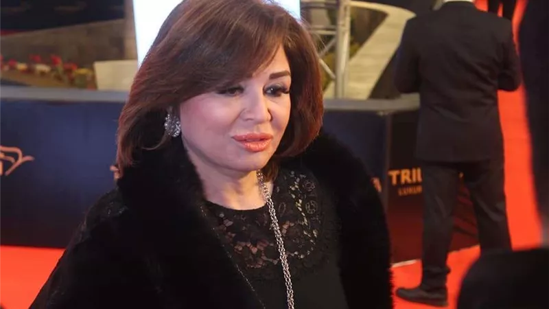 بالصور.. توفد نجوم الفن للمشاركة في حفل 