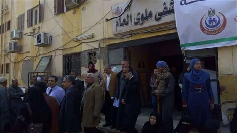رئيس مركز ملوي بالمنيا يتابع مستوى الخدمات الطبية بالمستشفى العام