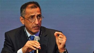 محافظ البنك المركزي يستعرض إنشاء «بطاقات الدفع»