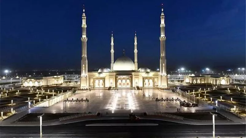 إطفاء انوار المعالم الرئيسية.. العاصمة الإدارية تحتفل بـ