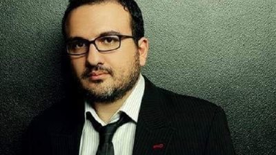 المؤلف هاني عبدالكريم يهدي عدد من أغانية للأمهات احتفالًا بعيدهم اليوم