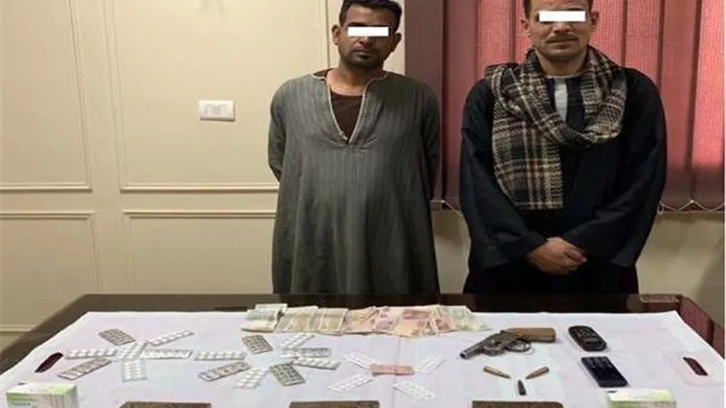الداخلية تضبط حائزي الأسلحة النارية والمخدرات بأسيوط