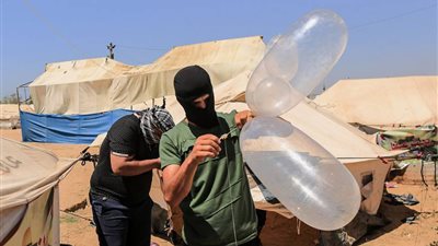 إصابة ثلاثة شبان فلسطينين شرقي قطاع غزة بقصف جوي من جيش الاحتلال
