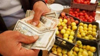 «إنفوجراف».. تعرف على أسعار الذهب والعملات والفاكهة والخضروات (فيديو)