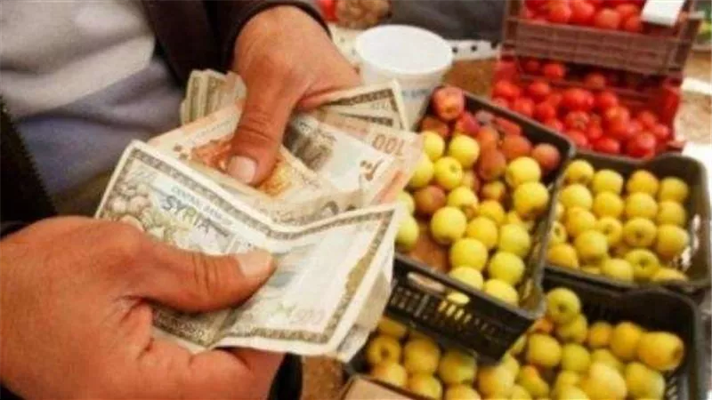 «إنفوجراف».. تعرف على أسعار الذهب والعملات والفاكهة والخضروات (فيديو)