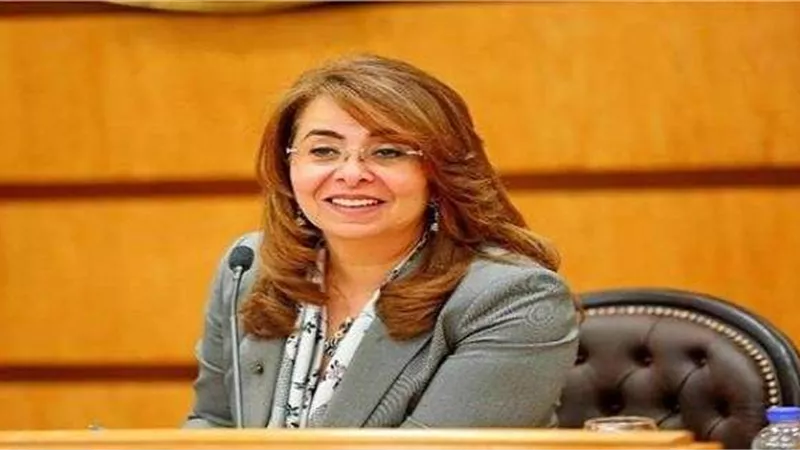 «والي» تفتتح معرض فيرنكس بدمياط